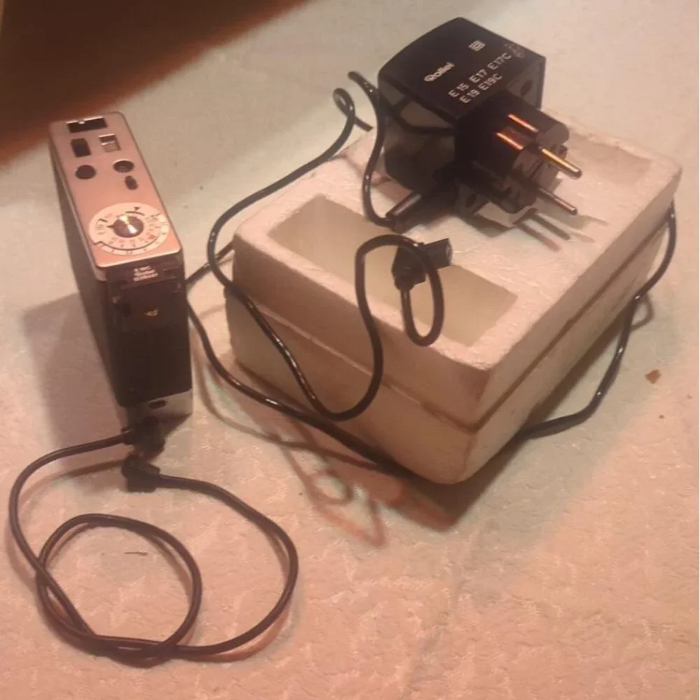 Vintage Rollei E19C Electronic Flash Unit with Charger & Sync Cable